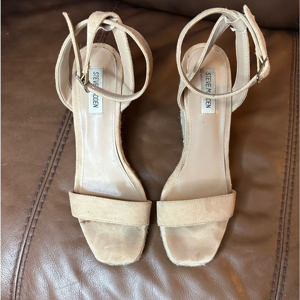 Steven Madden size 10 Wedge Cream